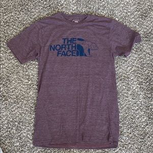 maroon north face tshirt